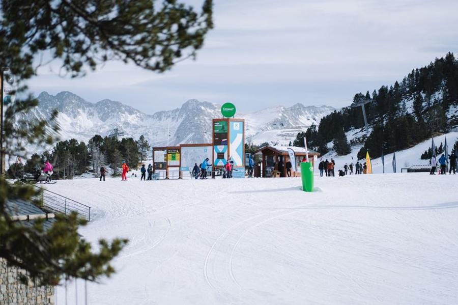 A signed snowpark entrance on a snowy slope.